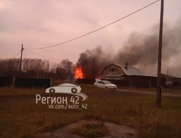 Фото: Крупный пожар в частном доме в Кемеровском районе попал на видео 1