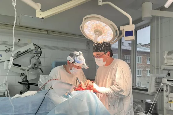 Кузбасские врачи провели уникальную операцию по восстановлению костей черепа