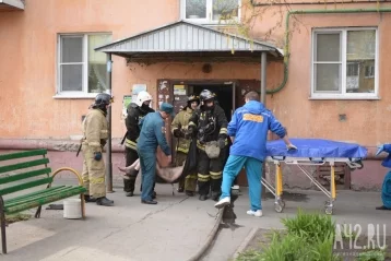 Фото: В центре Кемерова горит пятиэтажный жилой дом: есть пострадавший 4