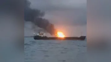 Фото: В районе пожара в Чёрном море ищут пропавших моряков 1