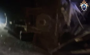 Появились кадры с места смертельного ДТП с автобусом под Красноярском