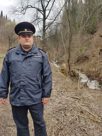 Фото: В Кузбассе полицейский и охотник нашли заблудившихся в тайге женщин 1