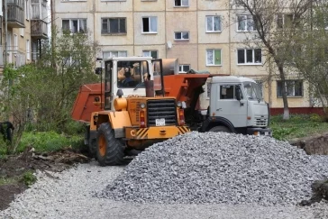 Фото: Глава Кемерова проверил, как продвигается ремонт дворов 2