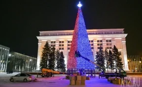 Илья Середюк прокомментировал установку в Кемерове новогодней ели за 18 миллионов