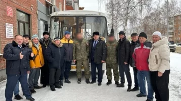Фото: Кемеровские единороссы отправили участникам СВО 5-тонный грузовик с помощью  1