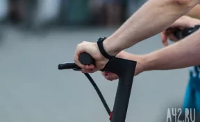 В российском городе педиатры стали добираться к детям на электросамокатах