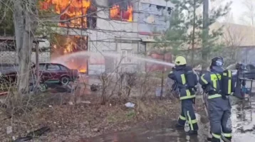 Фото: Загорелся цех по переработке резины Курского подшипникового завода 1