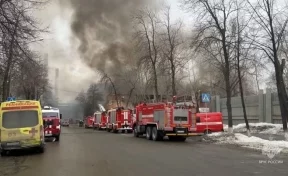 Очевидцы сообщили о мощном пожаре на «Уралмашзаводе»