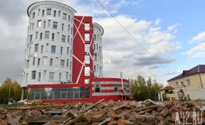 В Кемерове снесли известный дом на улице Рукавишникова
