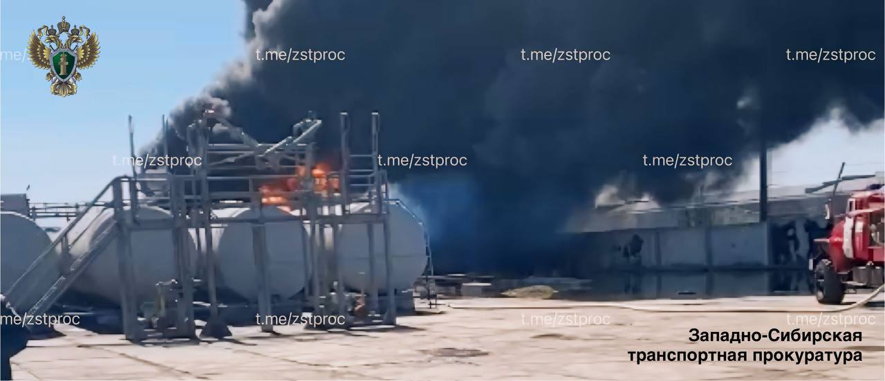 В Омске горят ёмкости с нефтепродуктами на грузовом складе