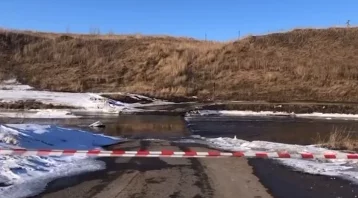 Фото: В Кузбассе ограничили движение на участке дороги из-за подтопления 1