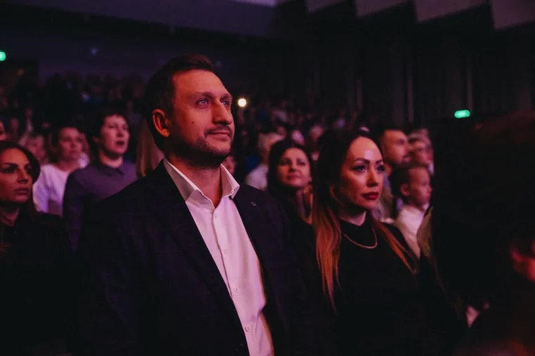 Фото: Кемеровский застройщик подарил кузбасским педагогам концерт группы «Кватро» 2