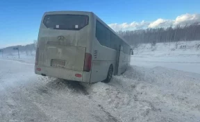 Автобус Кемерово — Новосибирск с 17 пассажирами попал в ДТП на трассе