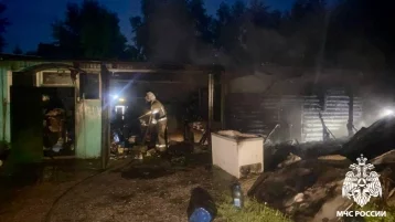 Фото: В Кузбассе в пожаре сгорели 40 кур, 2 кролика и квадроцикл 1
