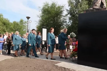 Фото: В Анжеро-Судженске открыли легендарный памятник: деньги на него собирал весь город 4