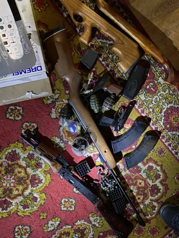 Фото: В Кузбассе отец и сын незаконно продавали оружие и боеприпасы 1