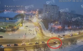 В Кемерове у ТРЦ «Гринвич» столкнулись две иномарки: момент ДТП попал на видео