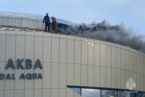 210 человек, в том числе 50 детей, эвакуировали из горящего аквапарка в Суздале