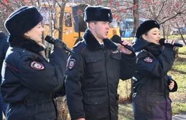 Фото: В Кемерове полицейские поздравили легендарную Анну Котенко: ей исполнился 101 год 5