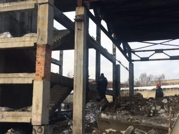 Фото: В Кузбассе сносят опасное аварийное здание 2