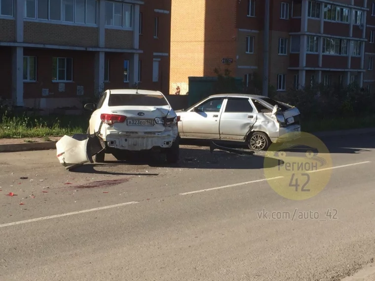 Фото: В Кемерове случилось массовое ДТП с автобусом 2