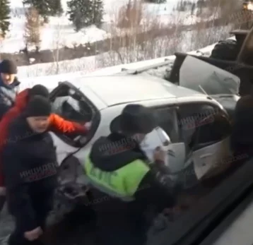 Фото: Двое мужчин и ребёнок пострадали в ДТП на въезде в Шерегеш 1