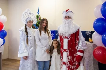 Фото: Кузбасские единороссы провели праздник для жён и детей участников СВО  1