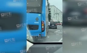 Очевидцы: в Кемерове на Ленинградском проспекте автобус №31 попал в ДТП