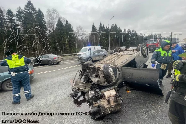 В Москве пострадавшего в ДТП на Киевском шоссе эвакуировали на вертолёте