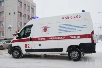 Фото: Петербуржец взял врача скорой помощи в заложники, требуя спасти 80-летнюю мать 1