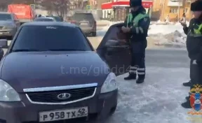 В Кемерове на площади Волкова оштрафовали водителей за неправильную парковку