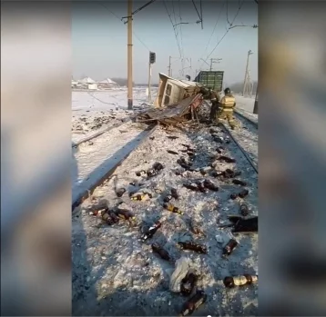 Фото: Появилось видео с места столкновения поезда с «ГАЗелью» в Кузбассе 1