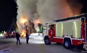 Крупный пожар в Тольятти: загорелся гостиничный комплекс «Жара Beach Resort»