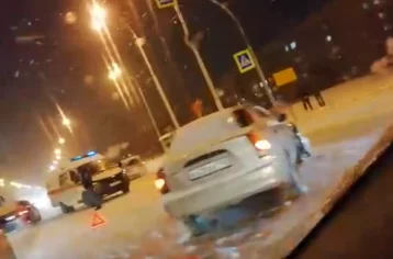 Фото: В Кемерове иномарка столкнулась с машиной скорой помощи 1