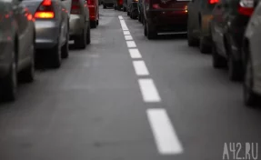 Восемь легковых автомобилей на автовозе сгорели на трассе в Красноярском крае