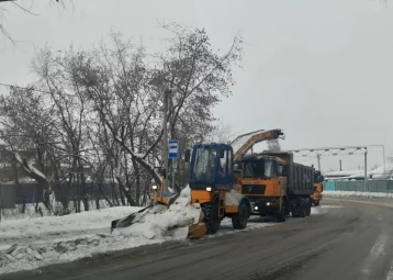 Фото: В Кемерове 134 единицы спецтехники задействовали в уборке снега 1