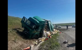 В Ростовской области грузовик сбил дорожную бригаду на трассе