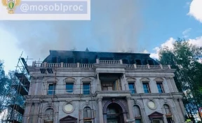 В Красногорске загорелся дом в элитном коттеджном посёлке