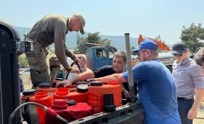 В Геленджике 150 человек тушат лесной пожар