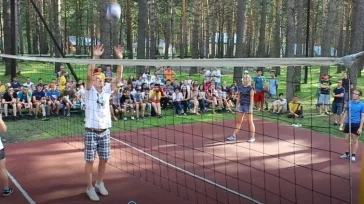 Фото: Чемпион мира по волейболу сыграл с юными геологами в Кемеровском районе 2