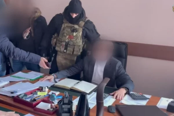 Хотели 1 млн, но не получили даже 700 тысяч: в Кузбассе ушло в суд дело трёх чиновников-взяточников