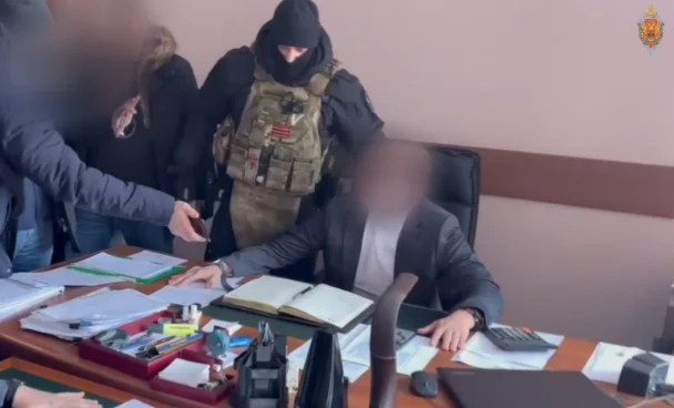 Хотели 1 млн, но не получили даже 700 тысяч: в Кузбассе ушло в суд дело трёх чиновников-взяточников