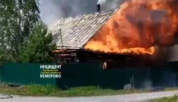 Фото: В Кузбассе в селе Верхотомское пожар в частном доме попал на видео 1