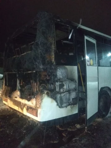 Фото: На вокзале в кузбасском городе вспыхнул автобус 1