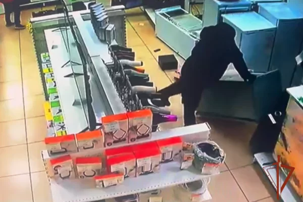 Житель Алтайского края разгромил магазин электроники из-за отказа в возврате