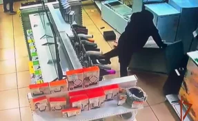 Житель Алтайского края разгромил магазин электроники из-за отказа в возврате