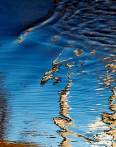 Сработал автозапуск: автомобиль упал в реку в Гурьевске