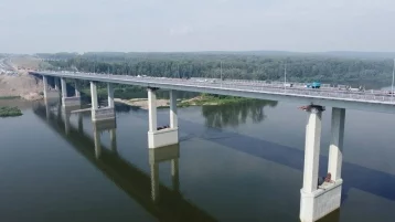 Фото: Илья Середюк: на Звёздном мосту на обходе Кемерова начали укладывать асфальт 1