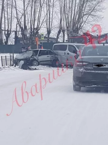 Фото: Три машины столкнулись на кузбасской трассе 1