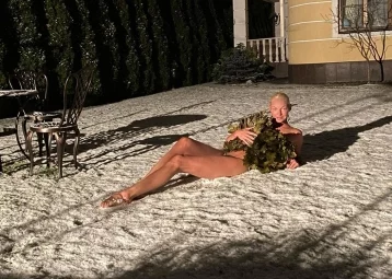 Фото: Анастасия Волочкова показала поклонникам голое фото на снегу  1